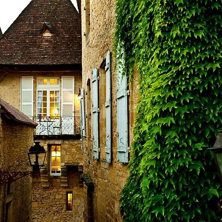Appartements Les Suites Sarladaises Сарла-ла-Канеда Екстериор снимка